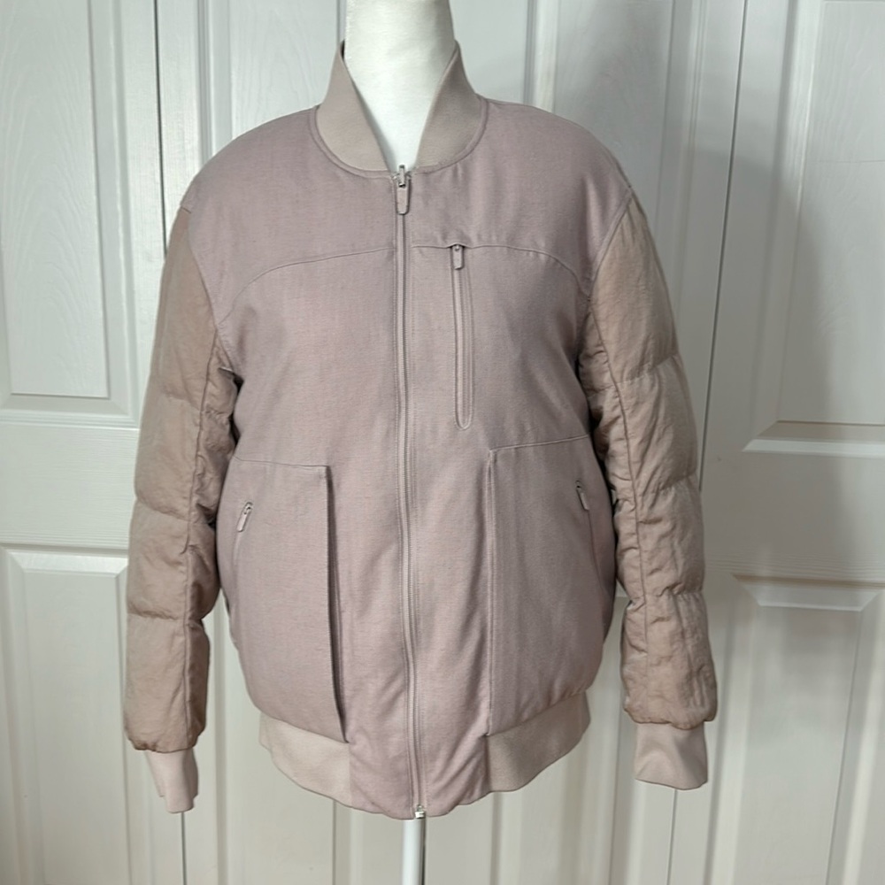 Ladies LULULEMON reversible puffer winter jacket. Size 8.